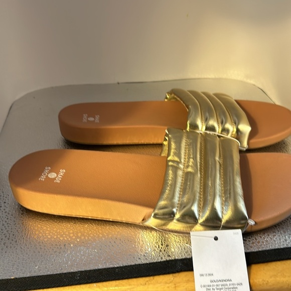 New with tag shade and shore size 12 slip on beautiful gold sandals. - Picture 2 of 7